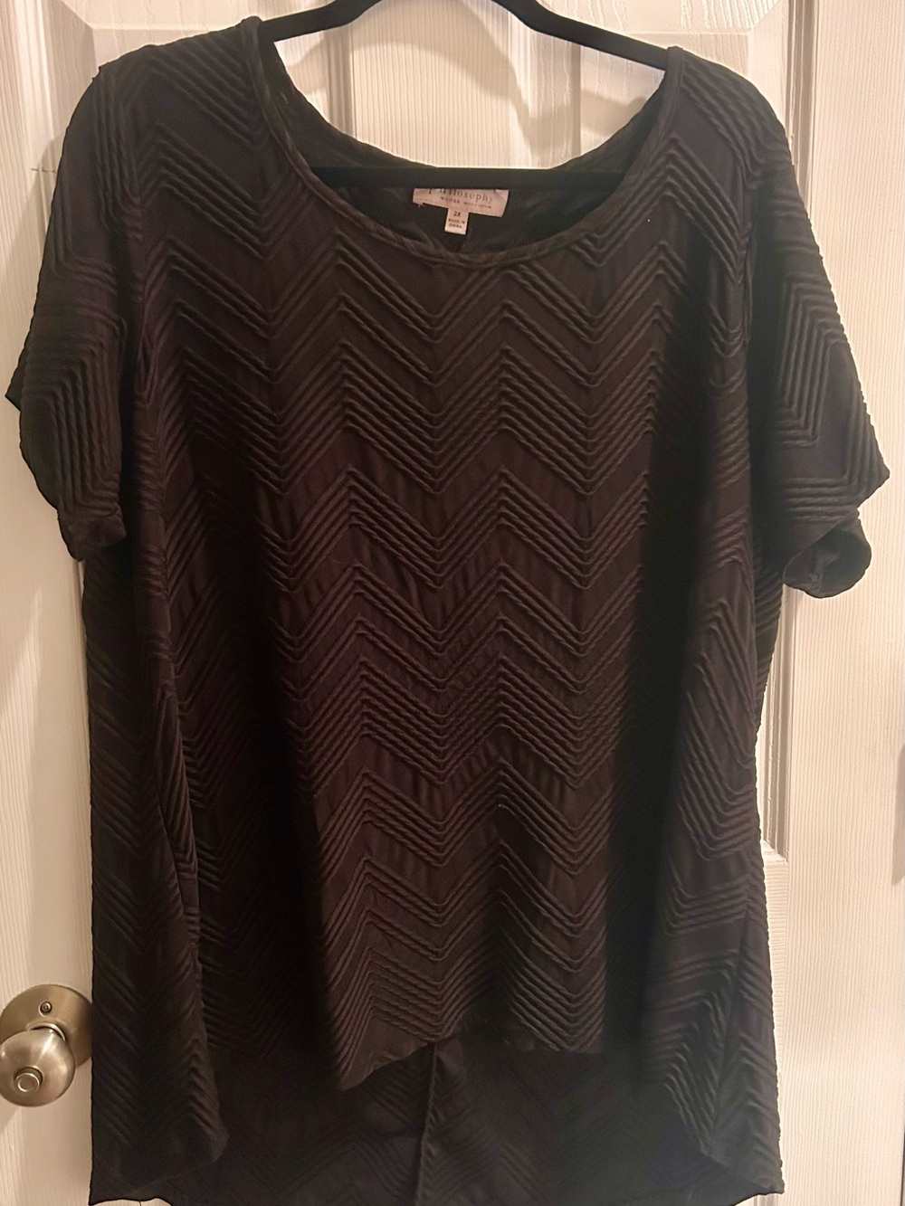 Philosophy Textured Chevron Short Sleeve Tunic in Black